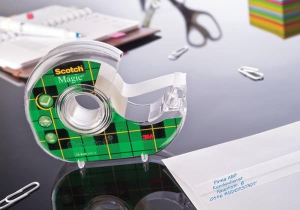 Självhäftande tejp 3m scotch 19mmx25m med tejphållare magic | Blister med 1 st