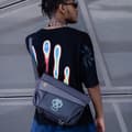 Miniatyrbild 3 av 8: Divoom™ - Pixel SlingBag-V - LED-animationsskärm - Inkluderar app - Svart