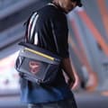 Miniatyrbild 8 av 8: Divoom™ - Pixel SlingBag-V - LED-animationsskärm - Inkluderar app - Svart