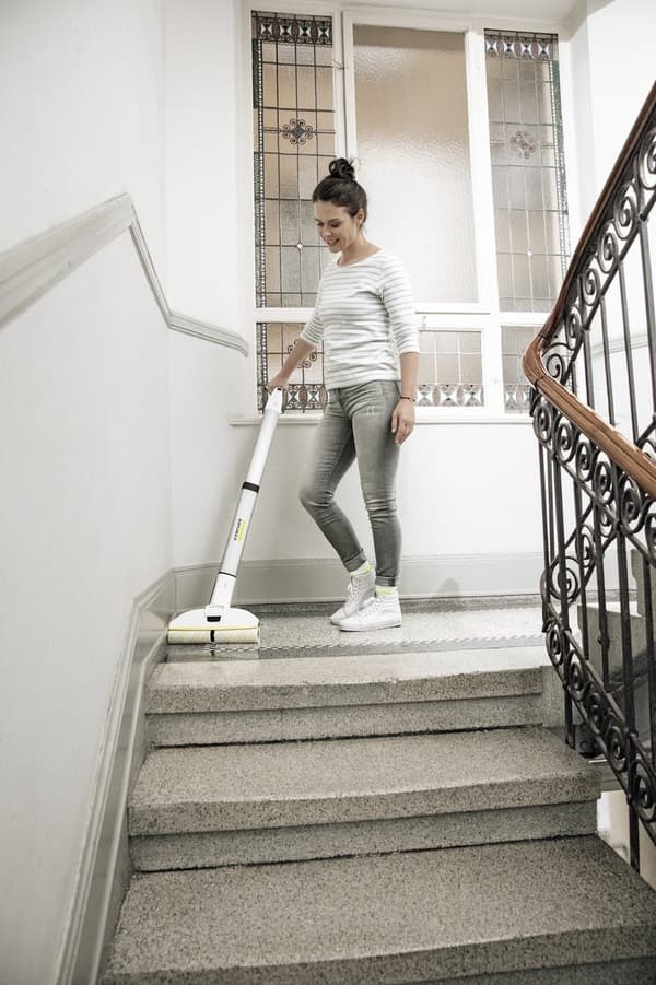 Kärcher batterigolvmopp, arbetsbredd: 30 cm, Li-ion batterisystem, 7,4 volt, universalrulle (1.056-310.0)