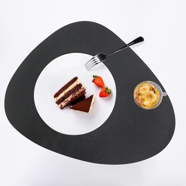 Set med 8 TRIVAL BLACK bordsunderlägg