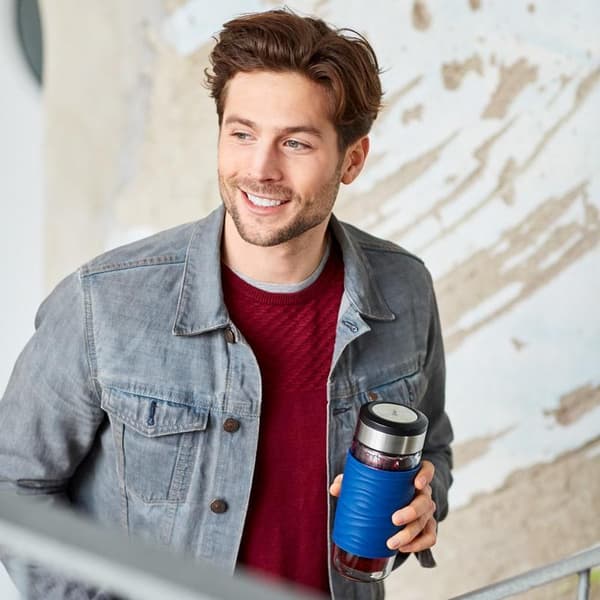 Emsa N20805 Temugg Temugg av dubbelväggigt glas | håller dig varm i 1 timme| 0,4 liter | avtagbar sil | BPA-fri | 100% tight | läckagesäker | blå