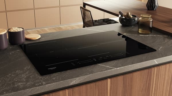 Hotpoint Ariston HS 1377C CPNE Sort Indbygget 77 cm Zone induktionskogeplade 4 zone(r)