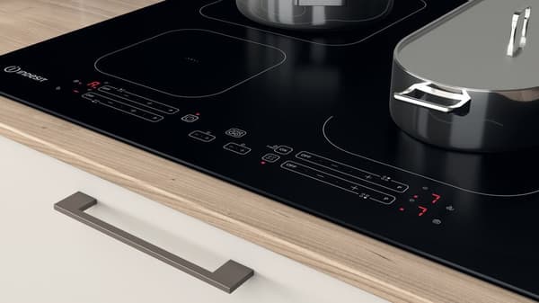 Indesit IB 65B60 NE Svart Inbyggd 59 cm Zon induktionshäll 4 zon(er)