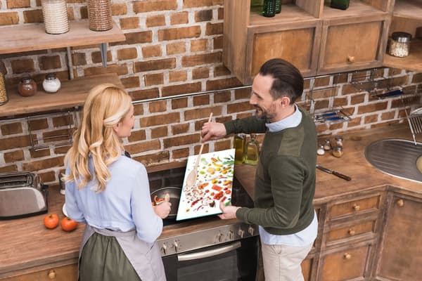 SKÄRBRÄDA I GLAS 52x30 GRÖNSAKER