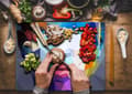 Miniatyrbillede 3 af 11: SKÆREBRÆT I GLAS 52x40 KVINDEANSIGT