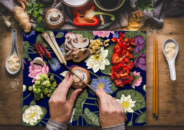 SKÆREBRÆT I GLAS 52x40 BLOMSTER