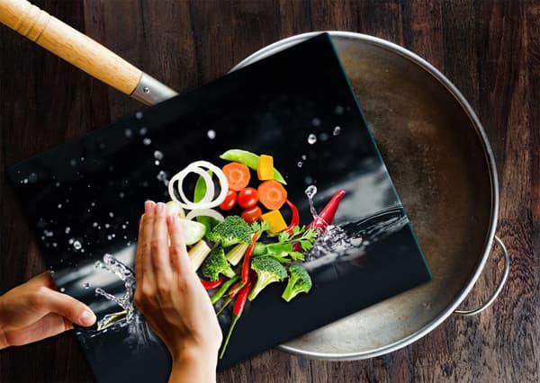 SKÆREBRÆT MED GLAS 52x40 CHILI PEBER