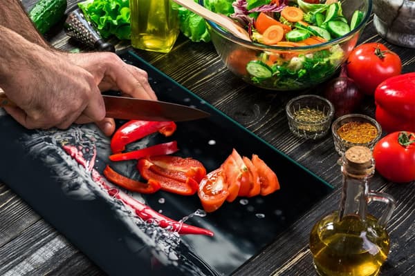 SKÆREBRÆT MED GLAS 52x40 CHILI PEBER