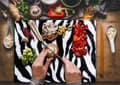 Miniatyrbillede 3 af 11: SKÆREBRÆT I GLAS 52x40 ZEBRA