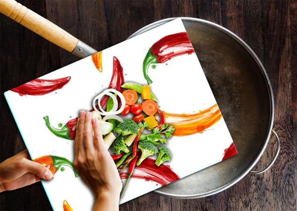 SKÄRBRÄDA I GLAS 52x40 PAPRIKA