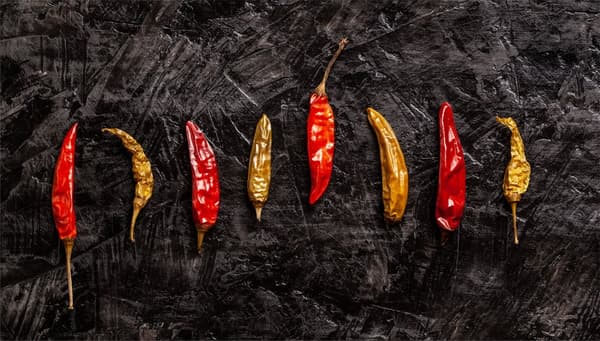 SKÄRBRÄDA I GLAS 52x30 CHILI