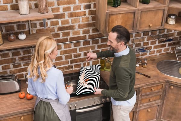 SKÆREBRÆT I GLAS 52X30 STRIBER