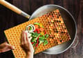 Pikkukuva 4 / 11: LASILEIKKUULAUTA 52x30 HUNAJA