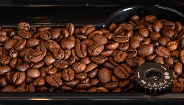 SKÄRBRÄDA I GLASPLATTA 52x30 KAFFE