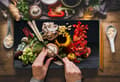 Miniatyrbillede 3 af 11: SKÆREBRÆT I GLAS 52x30 BLOMSTER