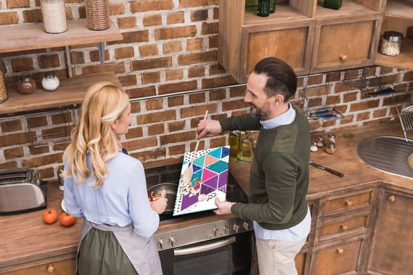 SKÄRBRÄDA I GLASPLATTA 52x30 MOSAIK
