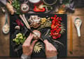 Miniatyrbillede 3 af 11: SKÆREBRÆT I GLAS 52x40 BLOMSTER