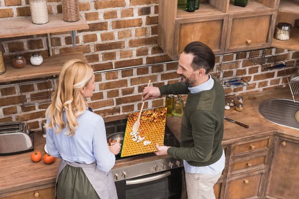 SKÄRBRÄDA I GLAS 52x40 HONUNG
