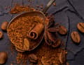 Miniatyrbild 2 av 11: SKÄRBRÄDA I GLASPLATTA 52x40 KAFFE
