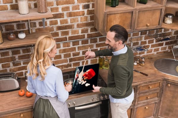 SKÄRBRÄDA I GLAS 52x40 PAPRIKA