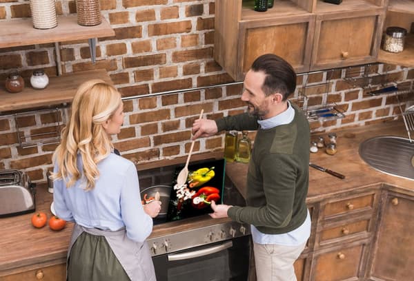Karkaistusta lasista valmistettu leikkuulauta 30x22 pippuri