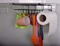 Miniatyrbillede 3 af 5: Holder hængende hylde under hyldeskab til skærebræt, håndklæder, kopper, organizer, SORT 2