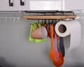 Miniatyrbillede 2 af 5: Holder hængende hylde under hyldeskab til skærebræt, håndklæder, kopper, organizer, SORT 2