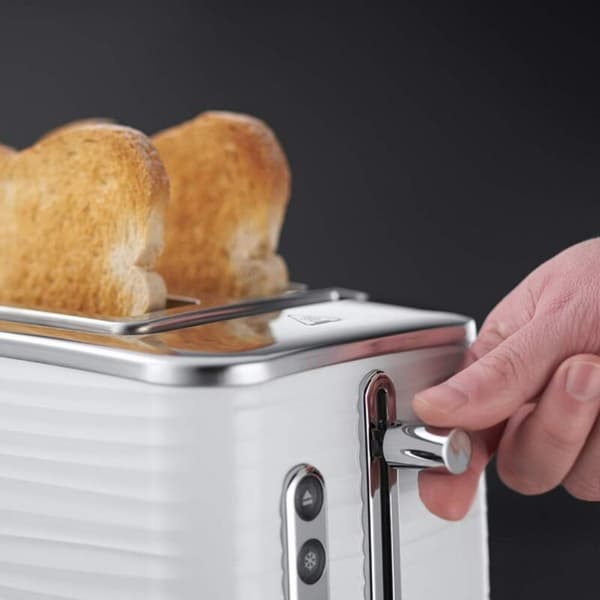 Russell Hobbs Leivänpaahdin Valkoinen 1050 W - Tehokas 1050W leivänpaahdin täydelliseen paahdon joka kerta.