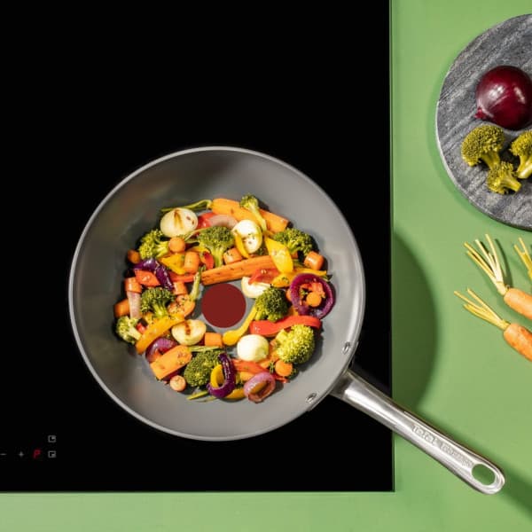Tefal (RE)NEW+ -wokpanna, 28 cm, keramiskt beläggning, grå