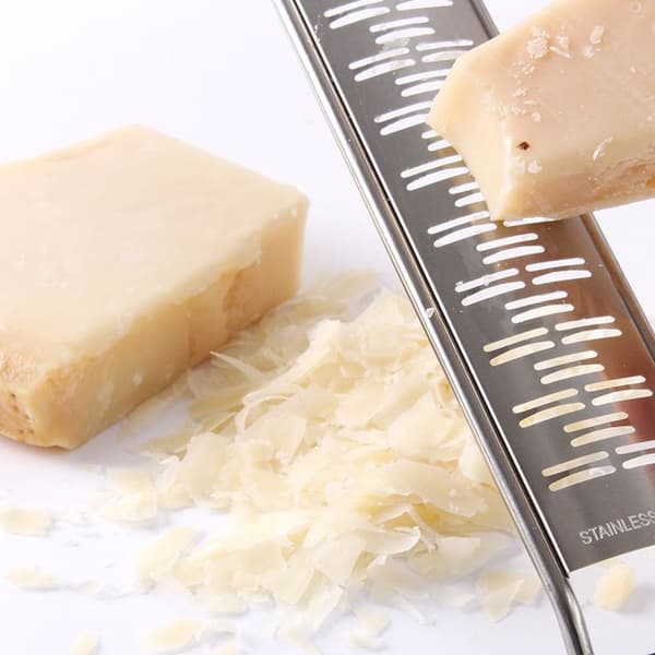 Parmesanostejern, laserslebet stål - Hendi 856376
