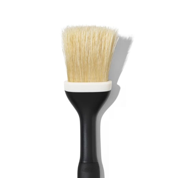 OXO-borste med naturliga borst, svart, bra grepp