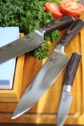 Miniatyrbild 9 av 11: Shiori 3-set 撓 Chairo Shōto + Santoku + Sifu - en uppsättning av tre Damaskus stålknivar