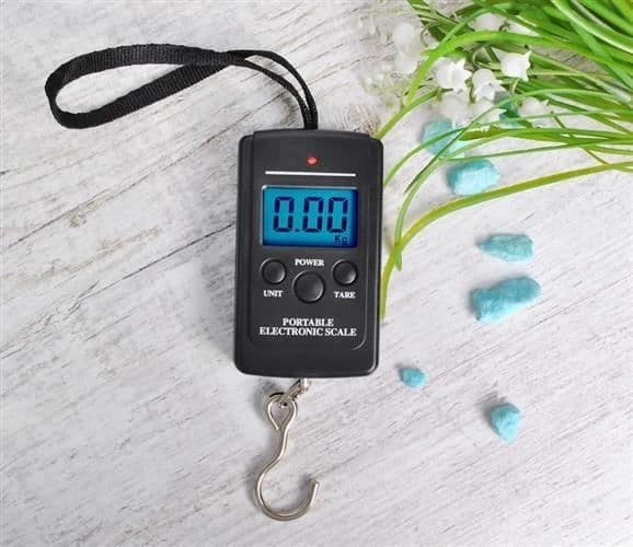 Iso Trade matkatavaravaaka LED - 40kg