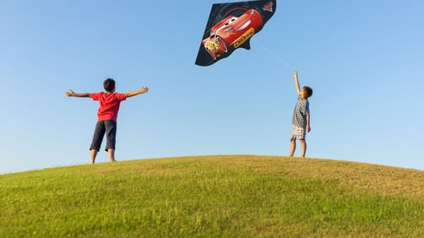GUNTHER KITE FÖR BARN BILAR BILAR DISNEY KIDS