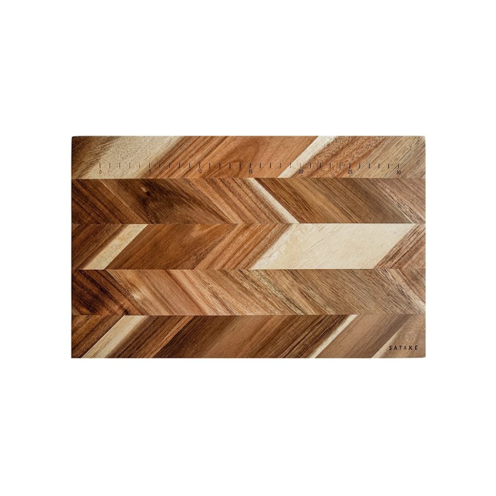 Skärbräda i Acacia med mätpunkter 35,5 x 23,5 x 5,5