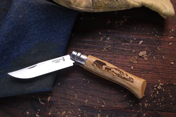 OPINEL NO8 ANIMALIA AMERICA BEAR OAK STEINLESS, Opinel fällkniv björnmotiv