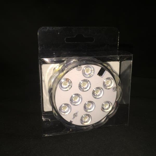 Vattentät LED-lampa med 16 färger