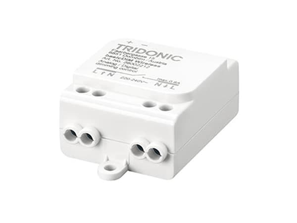 Casambi-yhteensopiva universaali DALI/1-10V-moduuli, jossa on sisäänrakennettu DALI-virtalähde ja relelähtö 230V:n sähkölaitteiden ohjaukseen. Valkoinen