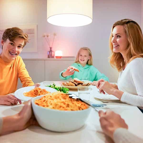 WiZ älylamppu, 806 lm, E27, RGBW, Wi-Fi, 2 kpl