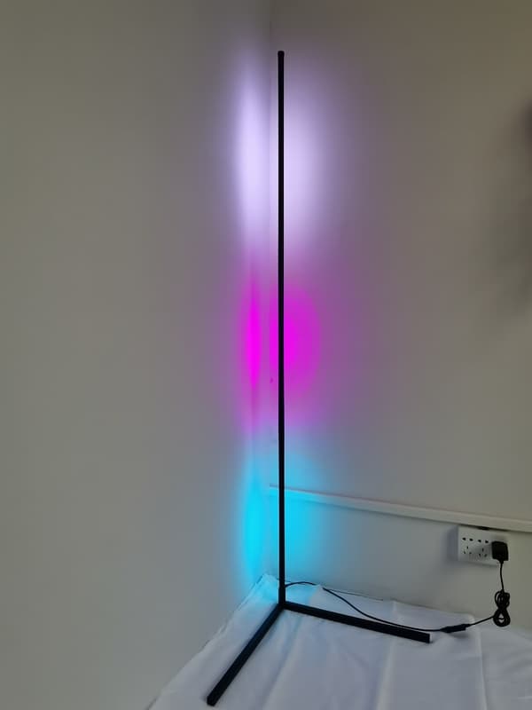 Tuya Smart LED Golvlampa / Hörnlampa med 16 miljoner färger, google home, alexa, wifi