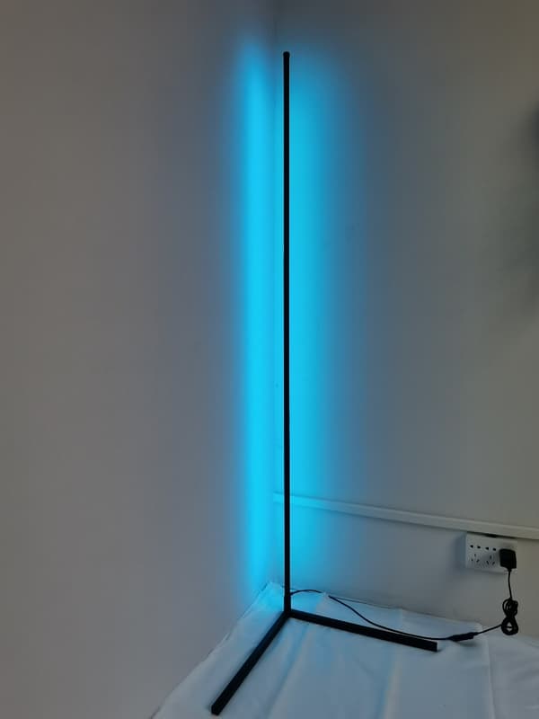 Tuya Smart LED Golvlampa / Hörnlampa med 16 miljoner färger, google home, alexa, wifi