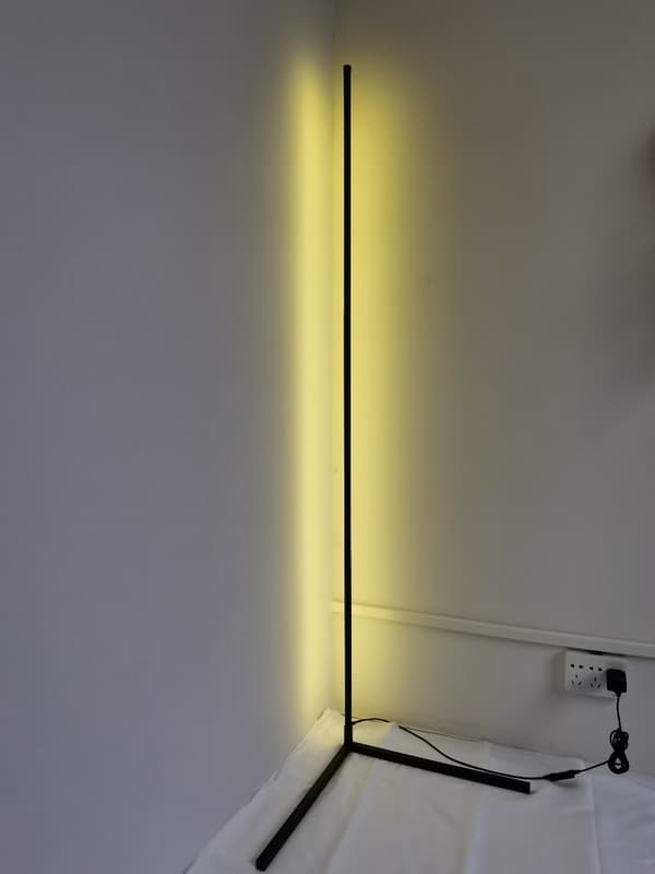 Tuya Smart LED Golvlampa / Hörnlampa med 16 miljoner färger, google home, alexa, wifi