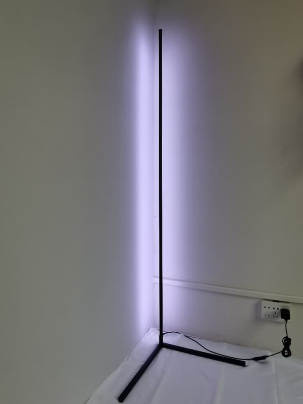 Tuya Smart LED Golvlampa / Hörnlampa med 16 miljoner färger, google home, alexa, wifi
