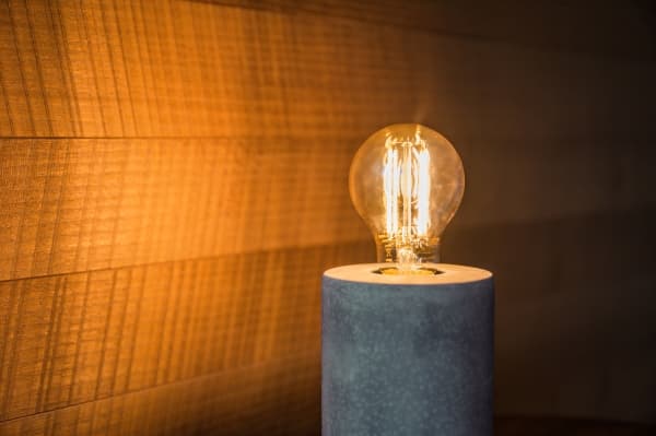 Brennenstuhl - LED-filamentlyspære - form: globus - E27 - 4.9 W - klasse F - varmt hvitt lys - 2200 K