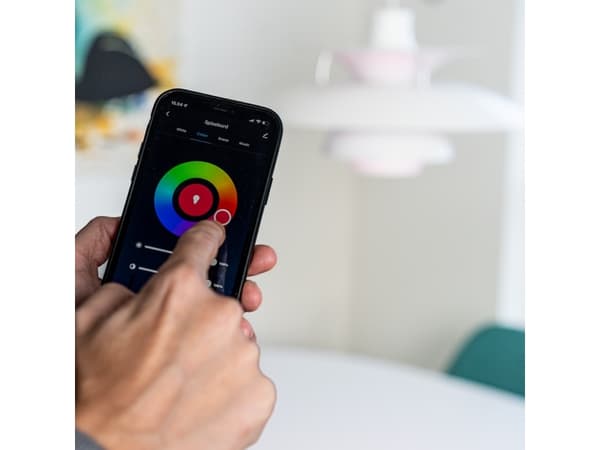 Lite Bulb Moments E14 C35 RGB 2700 - 6500K 4,5W Mælkehvid kertel lyskilde Wi-Fi