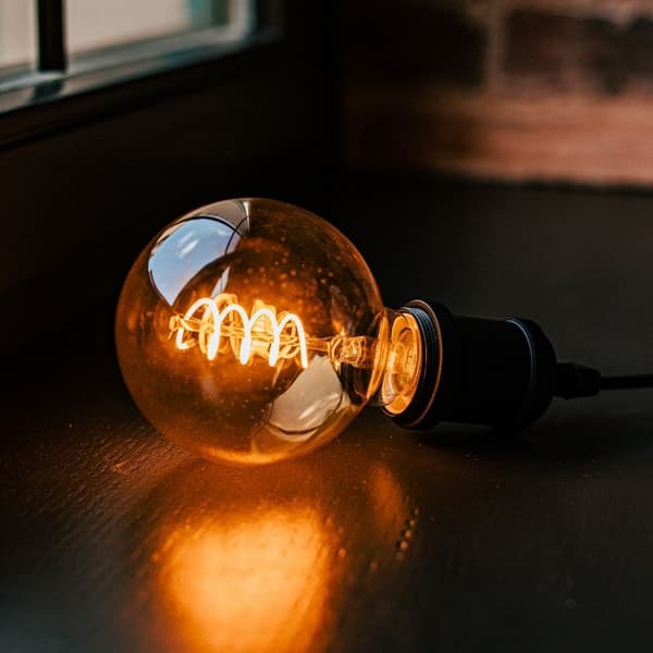Forever Light LED-pære Filament E27 G95 4W 230V 2000K 250lm SF