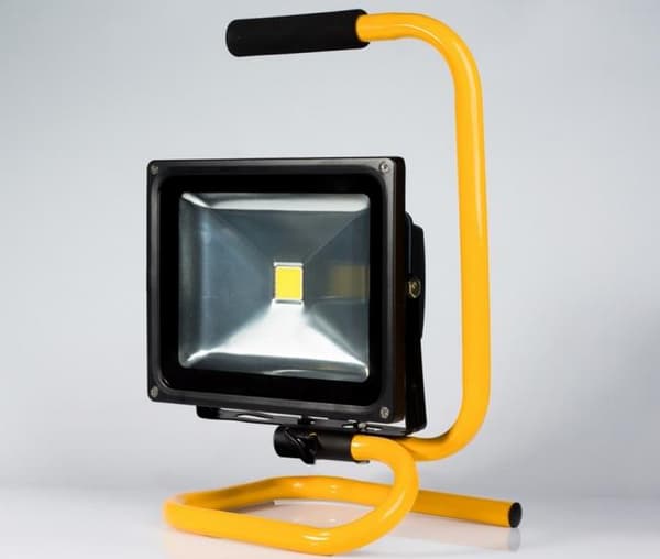 VOLTENO LED HEISTIN 30W KANNETTAVA