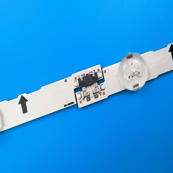 LED baggrundsbelysning, Kompatibel med flere Samsung TV-modeller, D4GE-550DCA-R3 og D4GE-550DCB-R3 versioner.
