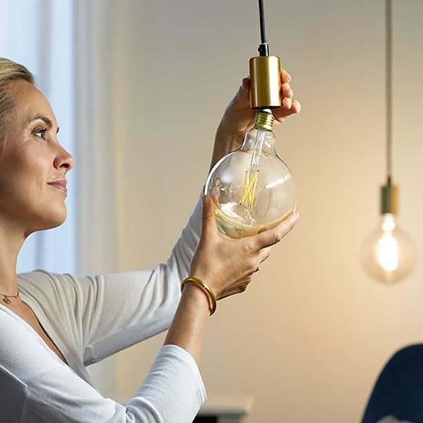 WiZ-ansluten lampa Globe 120 Vit variabel E27 60W